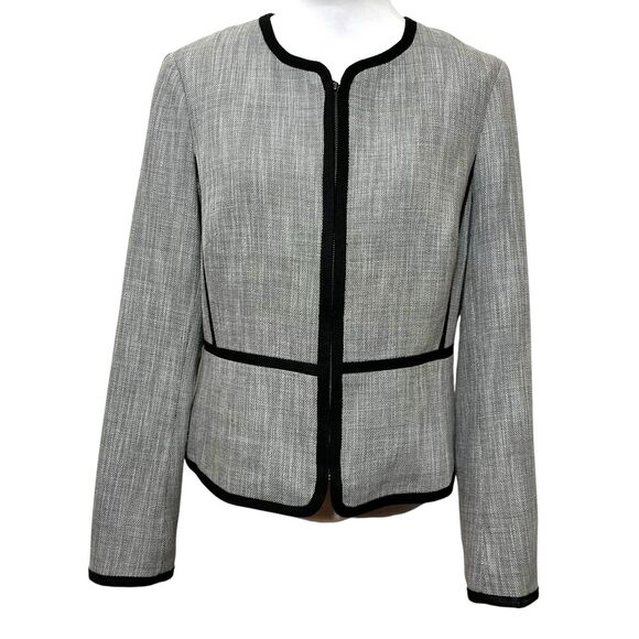 Welcome to my closet! - Picture 2 of 11